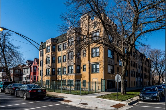 South Shore Apartments for rent in Chicago | 7706 S Coles